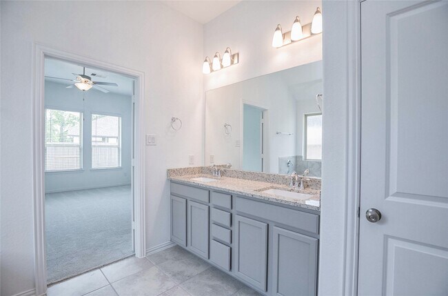 Building Photo - 8726 Fairbrook Dr