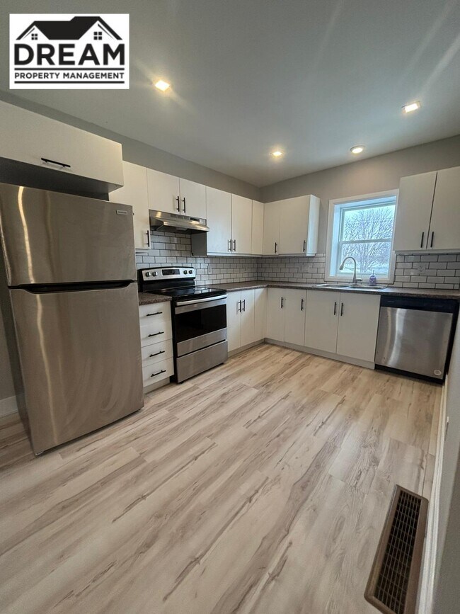 Photo - 420 Confederation St Unit 1 Upper