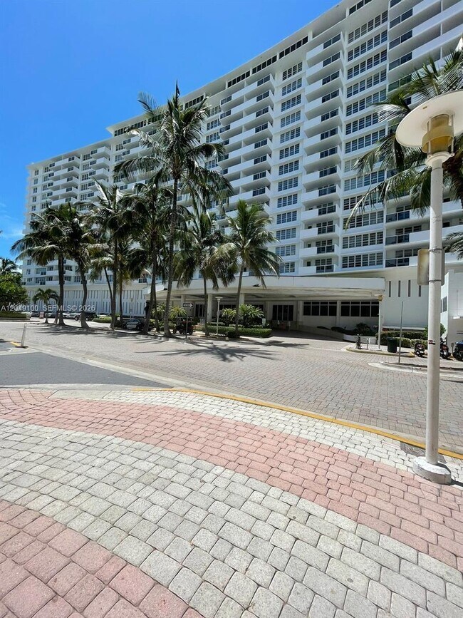 Building Photo - 100 Lincoln Rd Unit 909