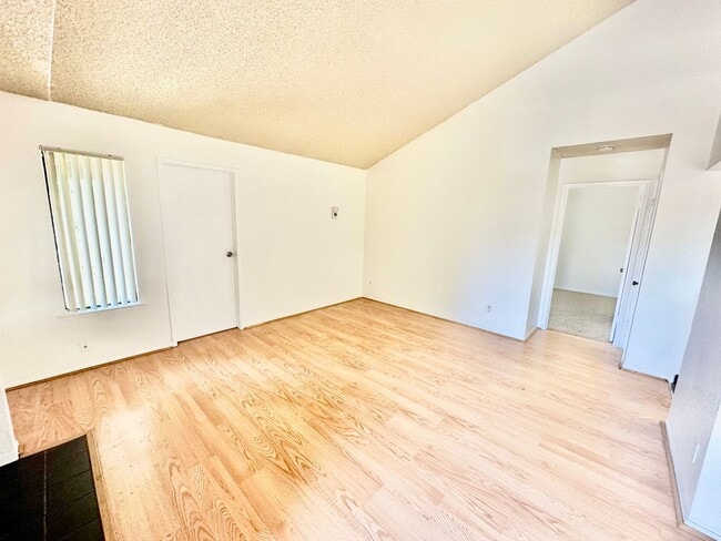 Photo - 1190 S Winery Ave