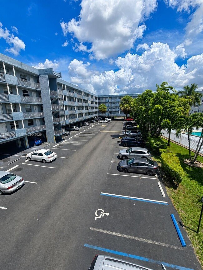 1655 W 44th Pl Unit 304