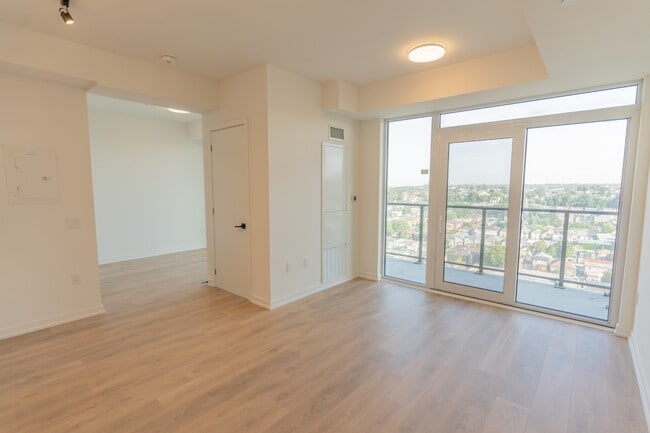 Photo - 1285-1285 Dupont St