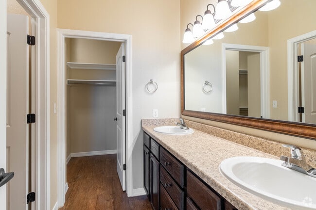 3BR, 2.5BA - 1560SF
