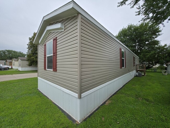 Photo - 1300 W Commodore Blvd