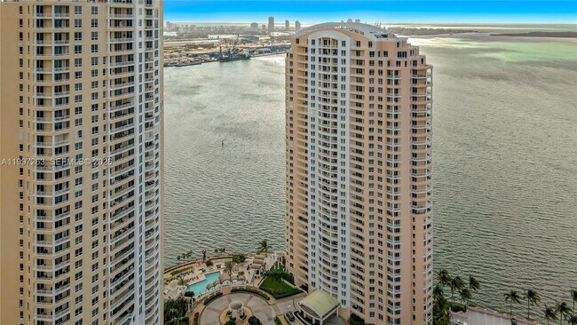 Photo - 808 Brickell Key Dr Unidad 2002