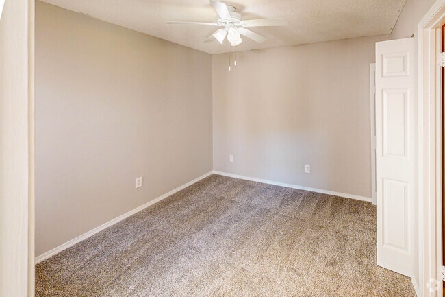 2BR, 2BA-925SF - Bedroom