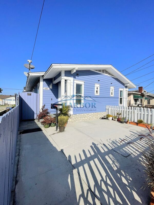 Building Photo - 646-646 W 19th St