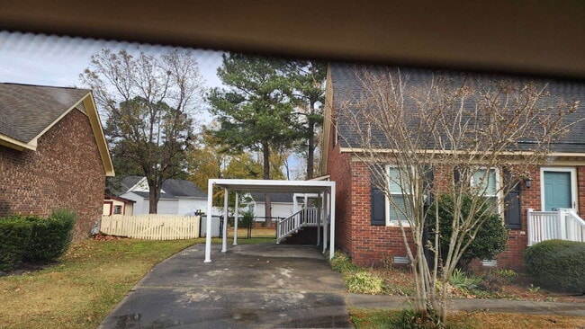 Photo - 567 Chaucer Dr