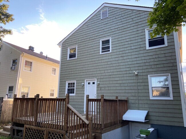 Building Photo - 65 Hawkins St Unit 1 Rental