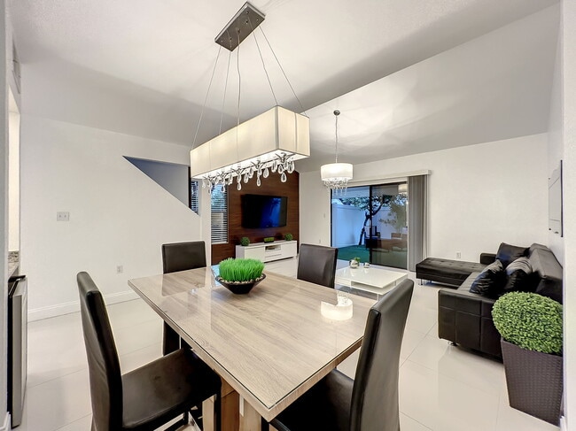 Ernst Court, Orlando, FL 32819 - 2 BR 2.5 BA townhouse