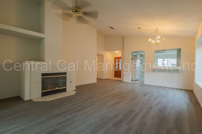 Photo - 3 Bedroom/2 Bath Home in RiverLakes - $215...