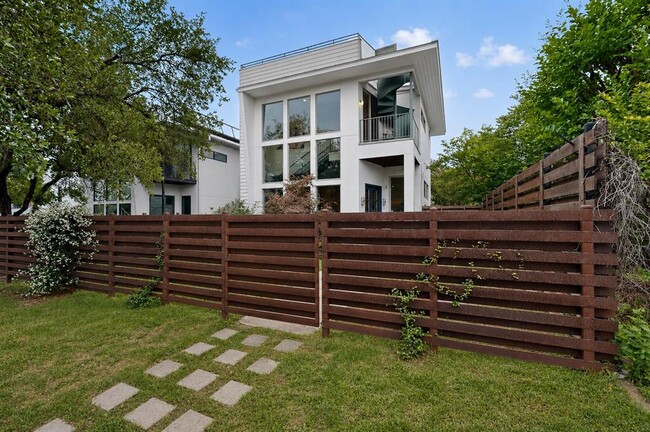 Building Photo - 807 W Gibson St