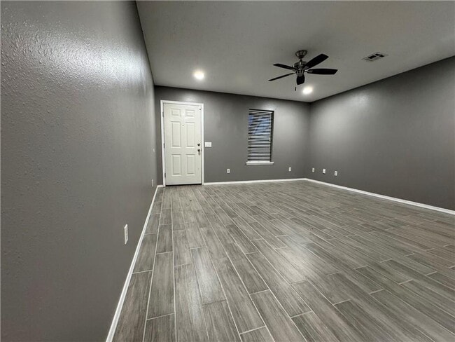 Photo - 303 Southland St