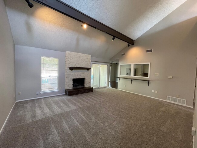 Building Photo - 412 Blue Valley Dr