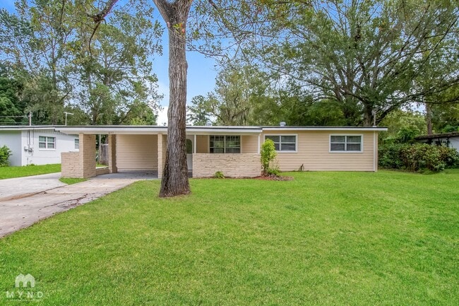 Photo - 1033 Busac Ave
