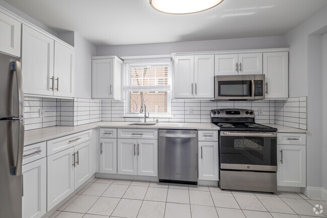 2BR, 2BA - 1,060SF - Kitchen