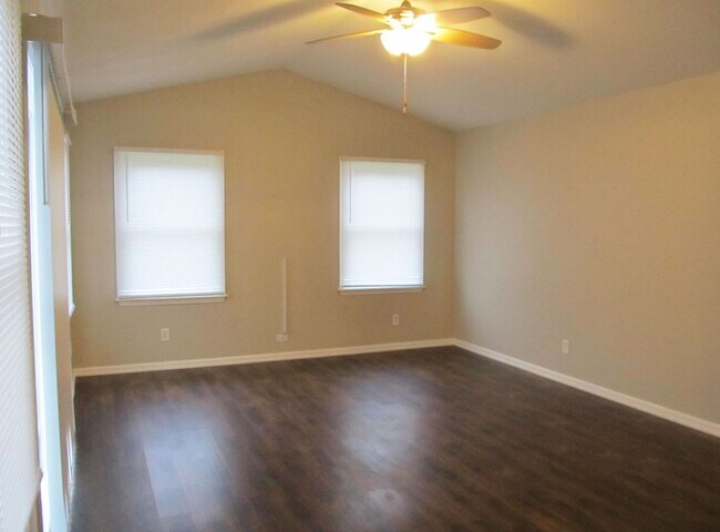 Photo - Beautiful 4 bedroom, 3.5 Bath Home