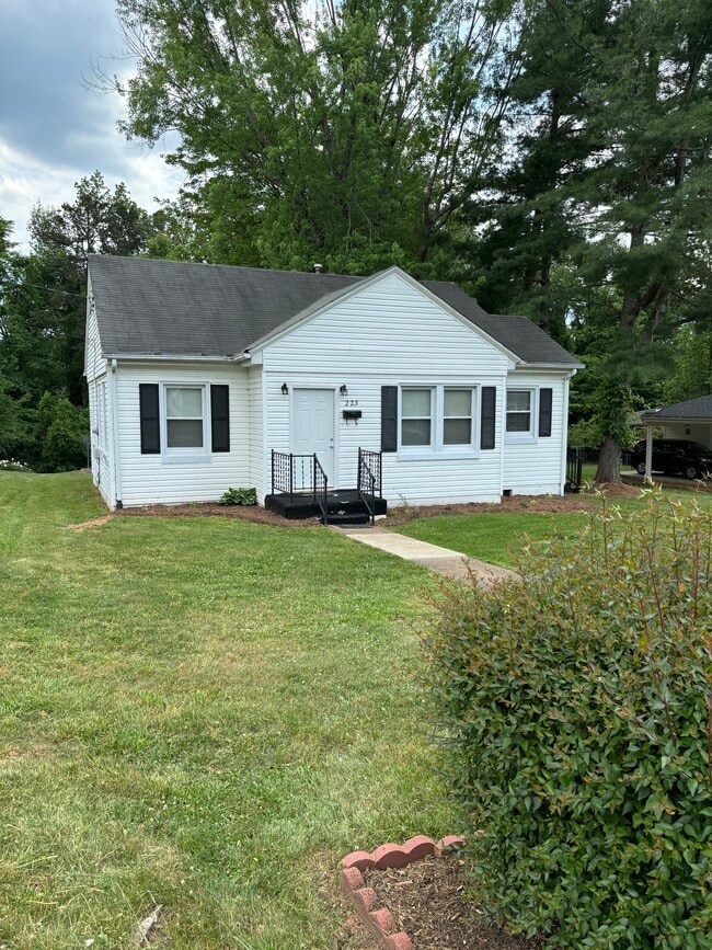 Building Photo - 223 Parkland Dr Rental