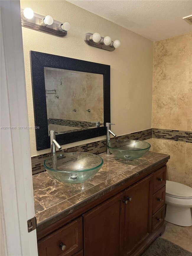 7909 Sanibel Dr