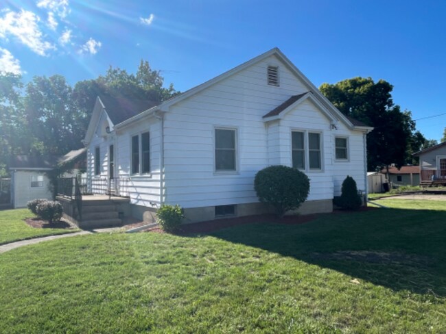 Photo - 112 E Main St