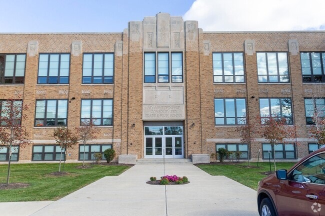 Building Photo - Blackhawk Commons Rental