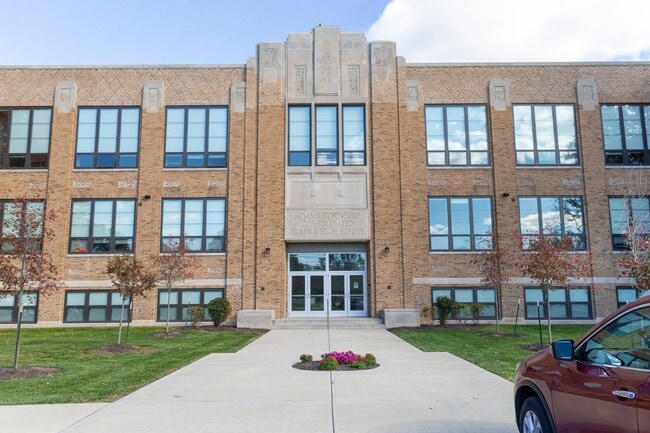 Building Photo - Blackhawk Commons Rental