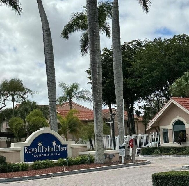 Building Photo - 10420 SW 158th Ct Unit 304