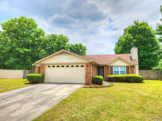 Photo - 1008 Fieldstone Ct SE
