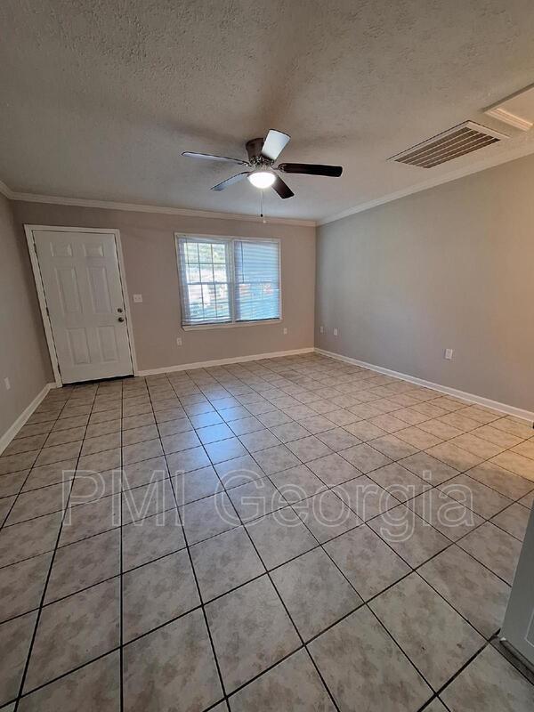 Photo - 221 Greenbriar Dr