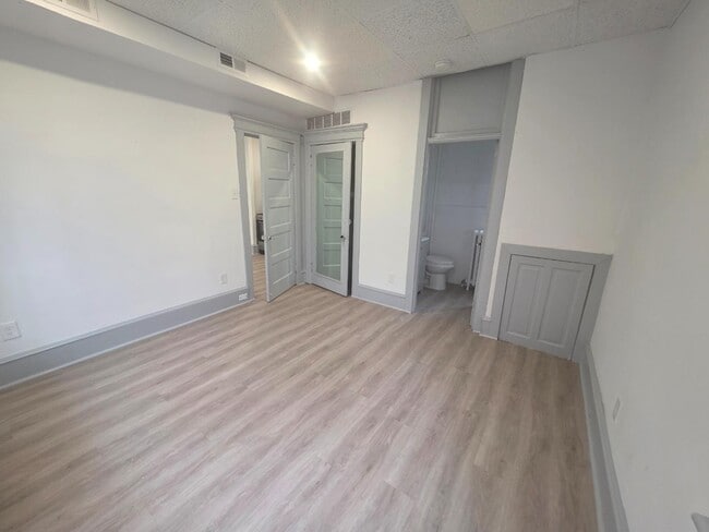 Photo - 105 S Victoria Ave