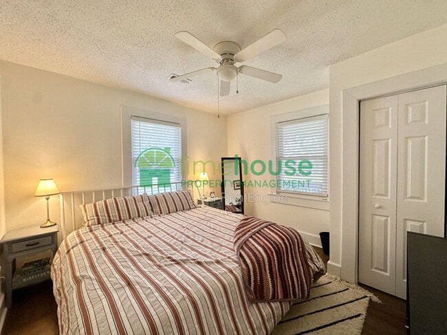 Photo - 2835 Somme Ave