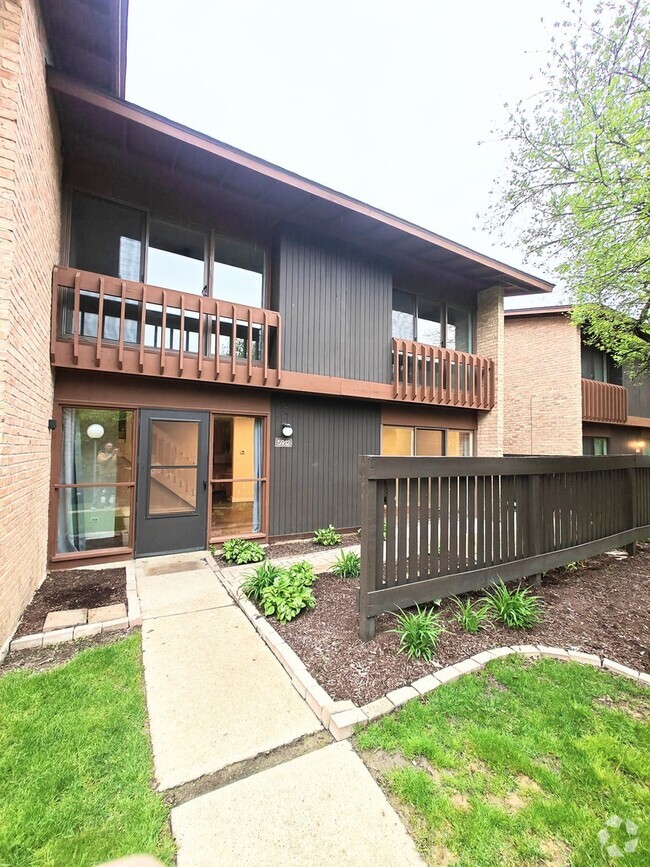 Building Photo - 5912 Greenview Rd Rental