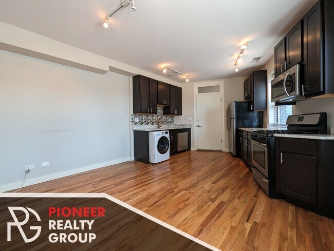 Photo - 2235 W Wilson Ave Unidad 2