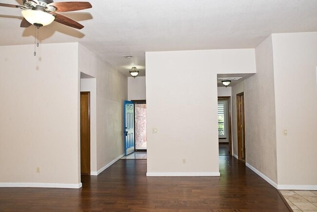 Photo - 608 Coopers Hawk Dr