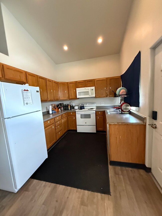 Photo - 496 Highland Ave