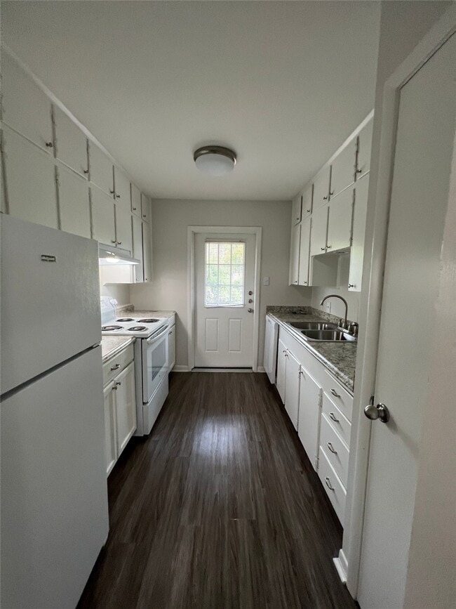 Photo - 500 Willow Dr Unit B2