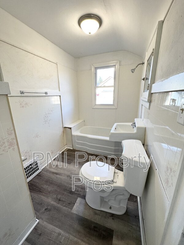 Photo - 2710 W Melvina St