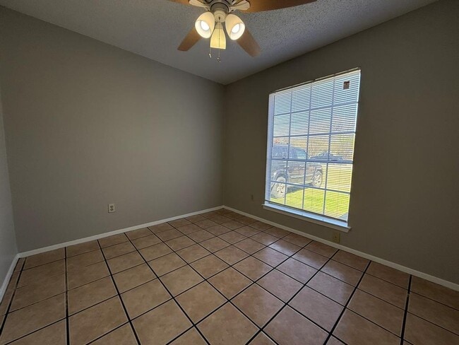 Photo - 2122 Andover Dr