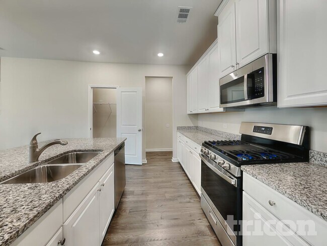 Photo - 208 Chapelcrest Ln