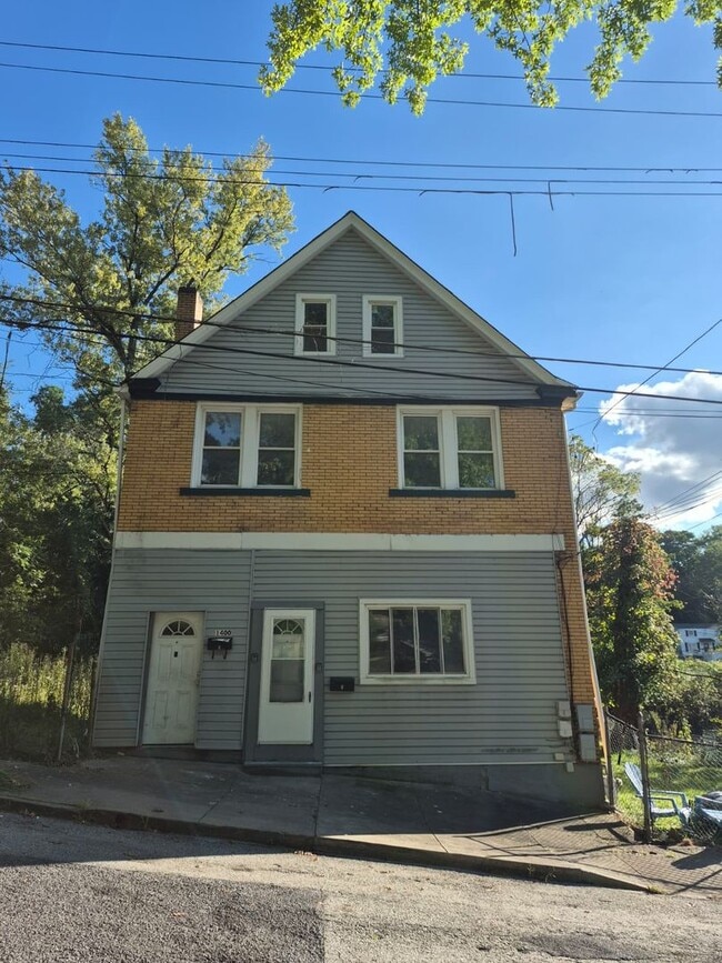 1400 Hill Ave
