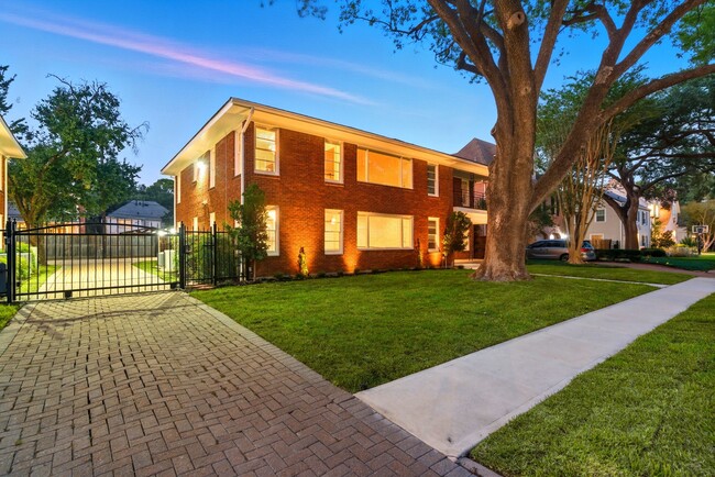 Photo - 2328 Wordsworth St