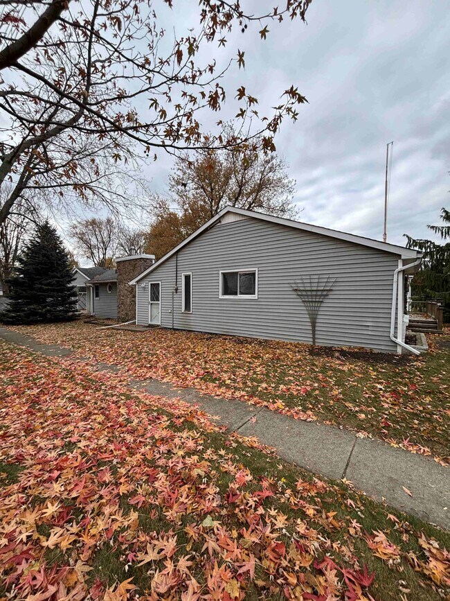 Photo - 511 Charles St