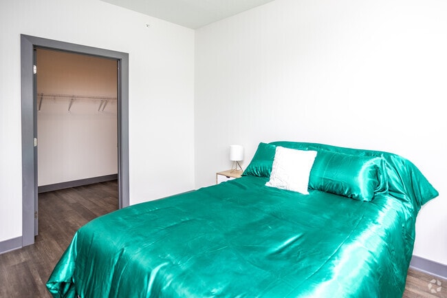 1BR, 1 BA- 673 SF