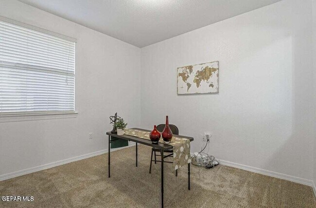 Photo - 520 Gomez Rd