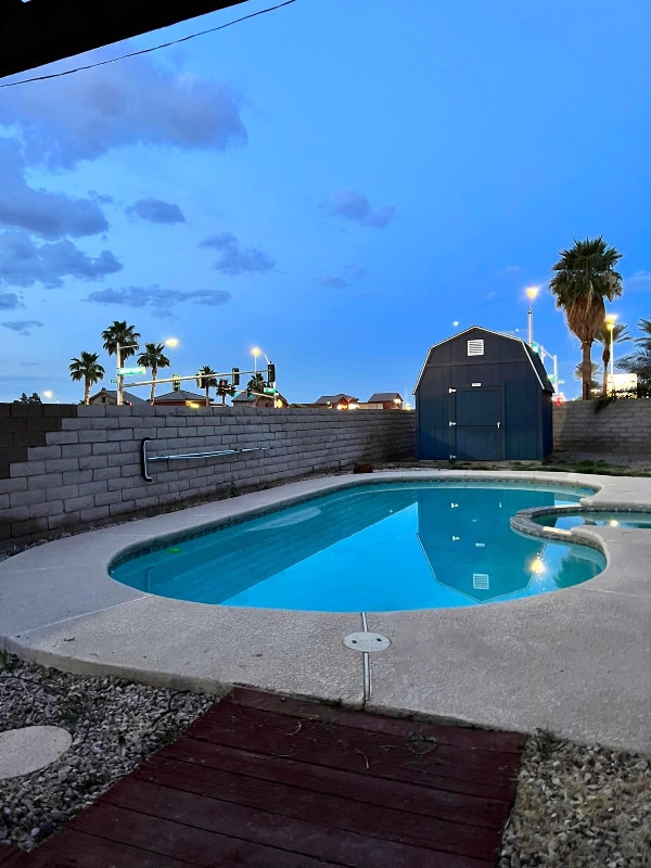 Building Photo - 580 Chelsea Dr