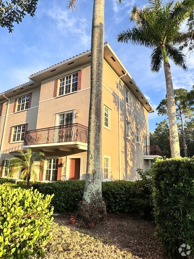 Corner unit - 898 University Blvd Rental