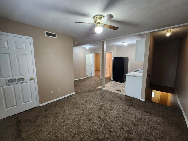 Photo - 3 bed 1 bath upper unit
