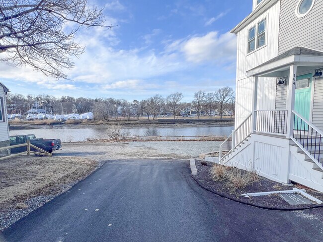 Photo - 194 Commercial St