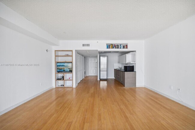 Photo - 540 Brickell Key Dr Unit 1807
