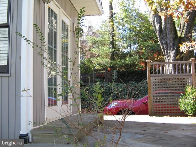 Building Photo - 3560 Alton Pl NW Unit 1